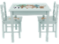 Table et deux chaises pour enfants avec décorations d'animaux de la forêt.