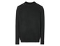 Un pull noir à col rond.