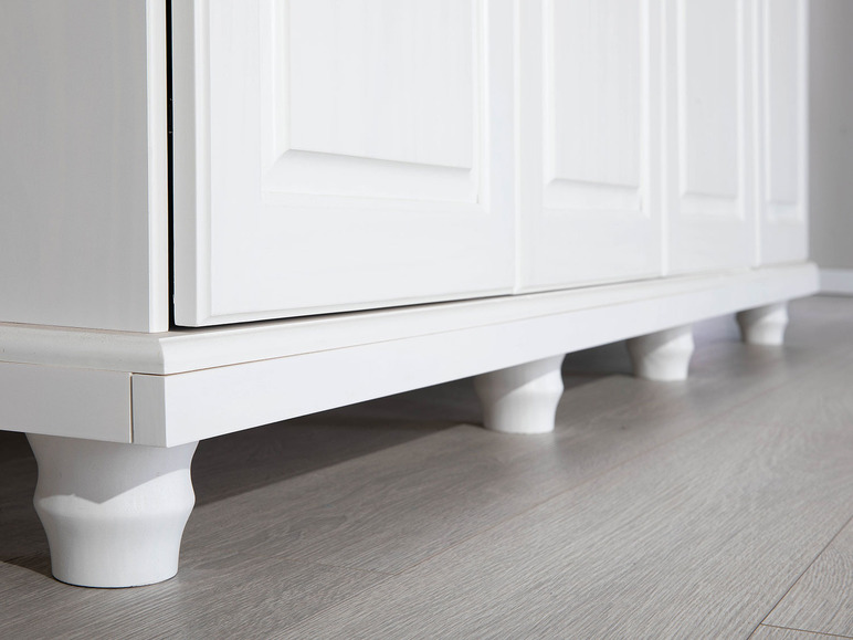 Armoire blanche avec trois portes sur pieds