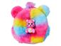 Oreiller en peluche arc-en-ciel avec une figurine rose Care Bear
