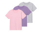 Trois t-shirts en rose, violet et gris.