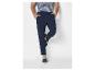Pantalon et chaussures habillées pour homme.