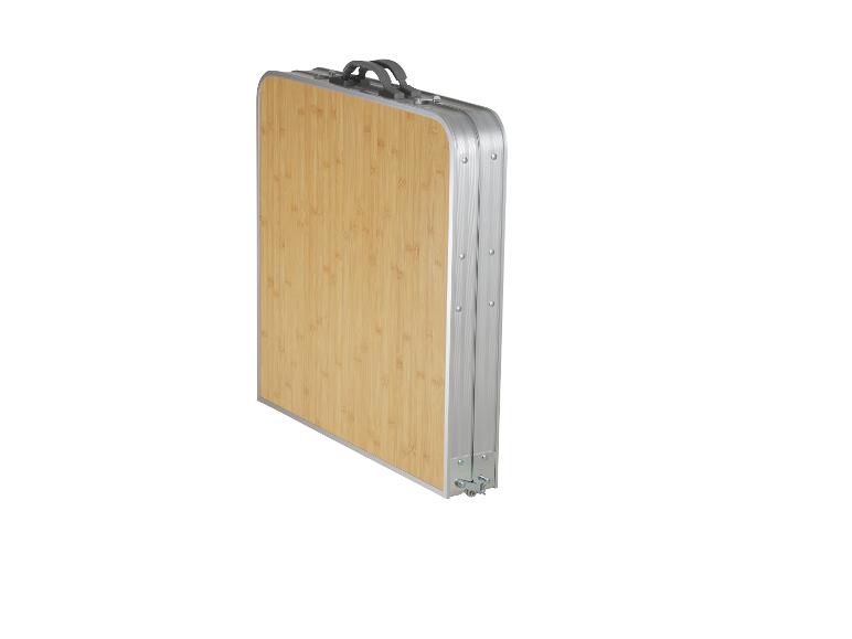 Table et tabourets de camping