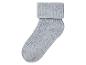 Une chaussette grise avec le haut plié.