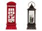 Deux décorations de Noël : une cabine téléphonique rouge avec un bonhomme de neige et une lanterne avec le Père Noël.