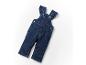 Une salopette en jean pour bébé avec un cœur
