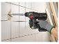 Marteau perforateur sans fil Parkside brisant des carreaux sur un mur.