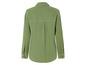 Une chemise en coton vert à manches longues.