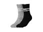 Deux paires de chaussettes pour enfants : une grise à rayures blanches, une noire à rayures blanches.