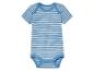 Un body de bébé à rayures bleu et blanc à manches courtes.