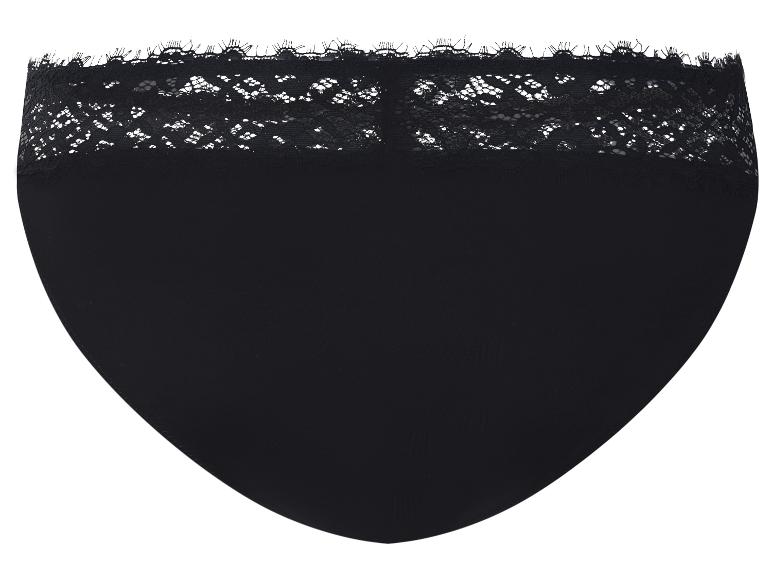 Culotte noire avec dentelle à la taille.