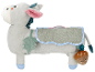Un âne en peluche gris avec des accessoires.
