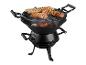 Grillades sur barbecue : steaks, saucisses et brochettes.
