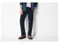 Pantalon en velours côtelé bleu marine et chemise à carreaux avec chaussures marron.