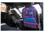 Un protège-siège de voiture bleu et rouge à thème Spider-Man.
