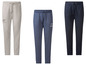 Trois pantalons de survêtement : gris, bleu et bleu foncé.