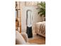 Ventilateur Dyson sans pales élégant dans un salon.