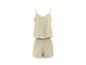 Ensemble de pyjama deux pièces beige avec débardeur à fines bretelles et short.