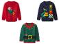 Trois pulls de Noël: un rouge avec le Père Noël sur une fusée, un bleu avec un dinosaure et des cadeaux, un vert d'elfe.