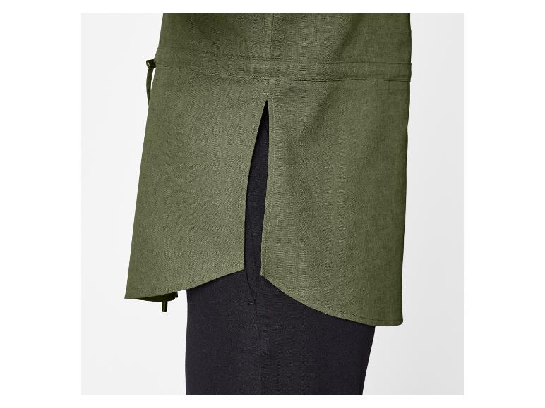 Chemise et pantalon en lin vert olive.