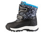 Une chaussure de sport enfant noire à imprimé camouflage.