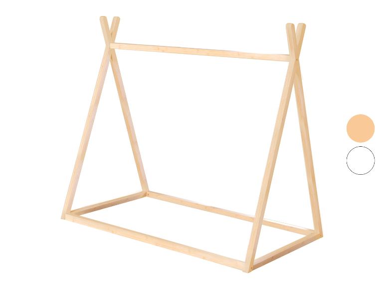Un cadre en bois clair pour un lit tipi ou un portant à vêtements.