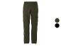 Pantalon cargo vert avec cordon de serrage à la taille.