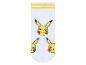 Chaussettes blanches à rayures jaunes avec Pikachu.