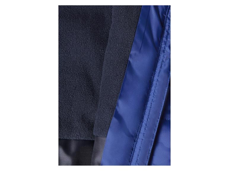 Détails d'une veste : tissu extérieur bleu et doublure polaire bleu marine.