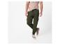 Pantalon cargo vert olive pour homme et t-shirt beige
