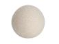 Une boule de laine blanche pour la machine à laver.