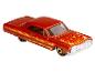 Une voiture Hot Wheels orange avec des flammes.