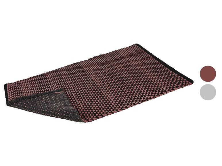 Tapis fait main en rouge et gris.