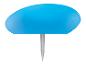 Piquet de tente en plastique bleu sur fond blanc.
