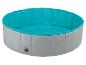 Piscine pliante turquoise et grise pour enfants.