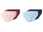 Trois paquets de culottes pour femmes avec différents motifs.