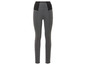 Leggings grises foncées avec une ceinture noire.