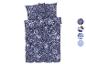 Une housse de couette bleu foncé avec un motif floral blanc.