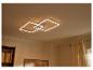 Plafonnier moderne avec deux cadres carrés illuminant la pièce.