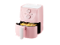 Une friteuse à air rose avec des frites à l'intérieur.