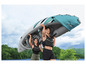 Deux personnes portant un kayak gonflable Hydro-Force.