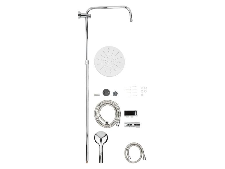 Ensemble de douche chromé avec pomme de douche ronde, douchette et flexibles.