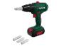 Perceuse Parkside verte avec accessoires blancs sur fond blanc.