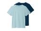 Deux t-shirts, un bleu clair et un bleu marine.
