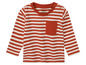 Un t-shirt à manches longues rayé rouge avec une poche de Toplu.