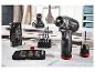 Une perceuse sans fil noire Parkside avec ses embouts et accessoires.