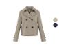 Manteau croisé beige avec boutons et deux options de couleur.