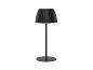 Lampe de table noire avec abat-jour plissé et base ronde sur fond blanc