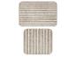 Ensemble de deux tapis de bain beiges à rayures, un horizontal et un vertical.