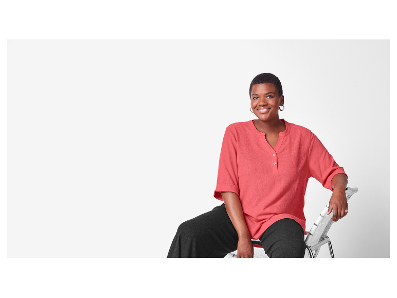 Haut et pantalon pour femme : look décontracté et élégant.